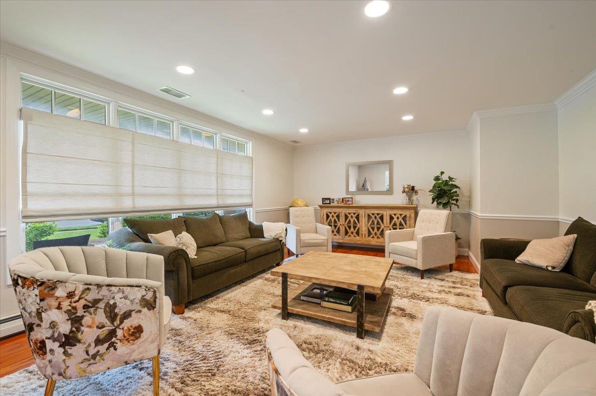 525 Green Place