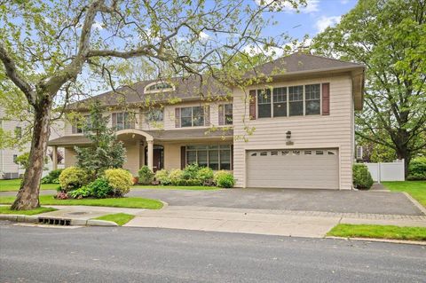 525 Green Place Woodmere NY 11598