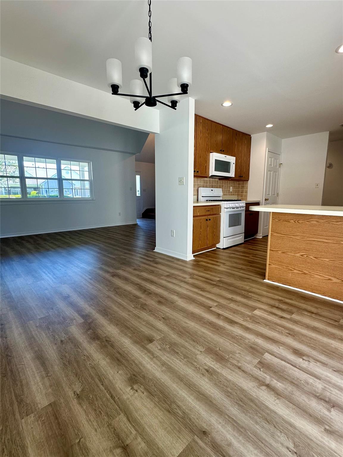 1403 Pebble Beach Path, Riverhead, New York image 10