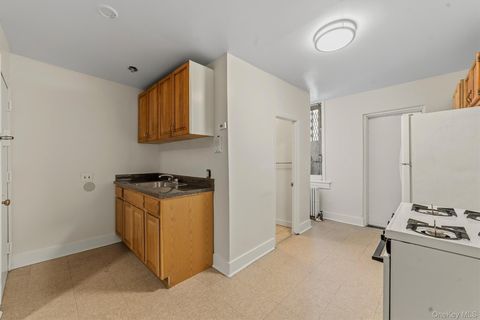 Apartment For Rent - 158 Willow Street #4B<br/> Yonkers, NY 10701