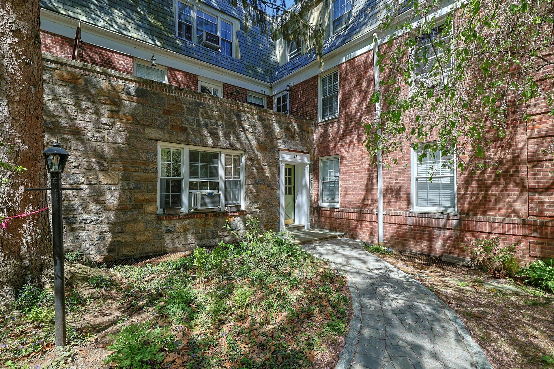 64 Pinewood Road #3D, Hartsdale, New York image 3