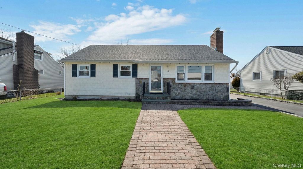 Photo of 4 Cecil Place, Hicksville, NY 11801 (MLS # 963627)