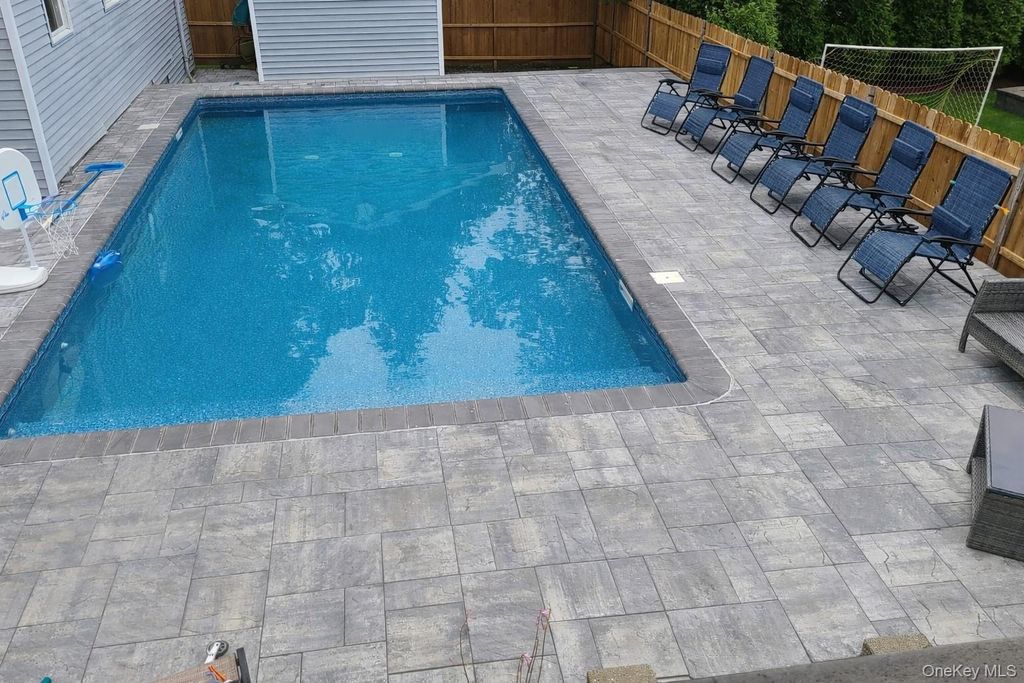 Photo of 131 W Washington Avenue, Pearl River, NY 10965 (MLS # 961410)