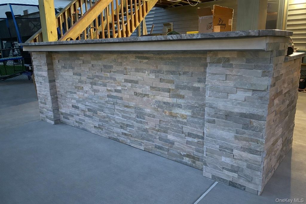 Photo of 131 W Washington Avenue, Pearl River, NY 10965 (MLS # 961410)