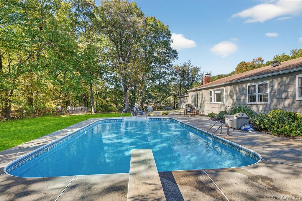 Photo of 37 Continental Drive, West Nyack, NY 10994 (MLS # 918928)