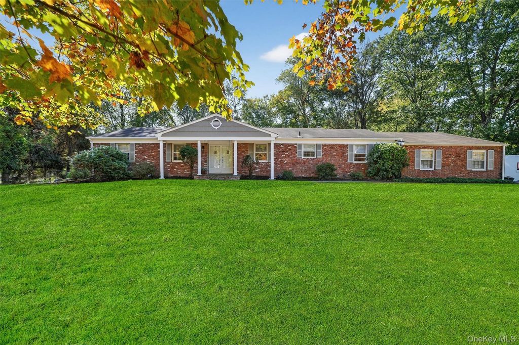 Photo of 37 Continental Drive, West Nyack, NY 10994 (MLS # 918928)