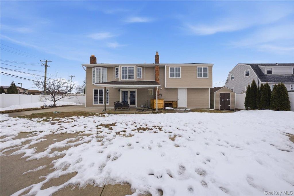 Photo of 101 Jetmore Place, Massapequa, NY 11758 (MLS # 966221)