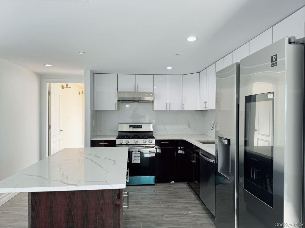 Photo of 65-18 Austin St St #8H, Rego Park, NY 11374 (MLS # 841130)