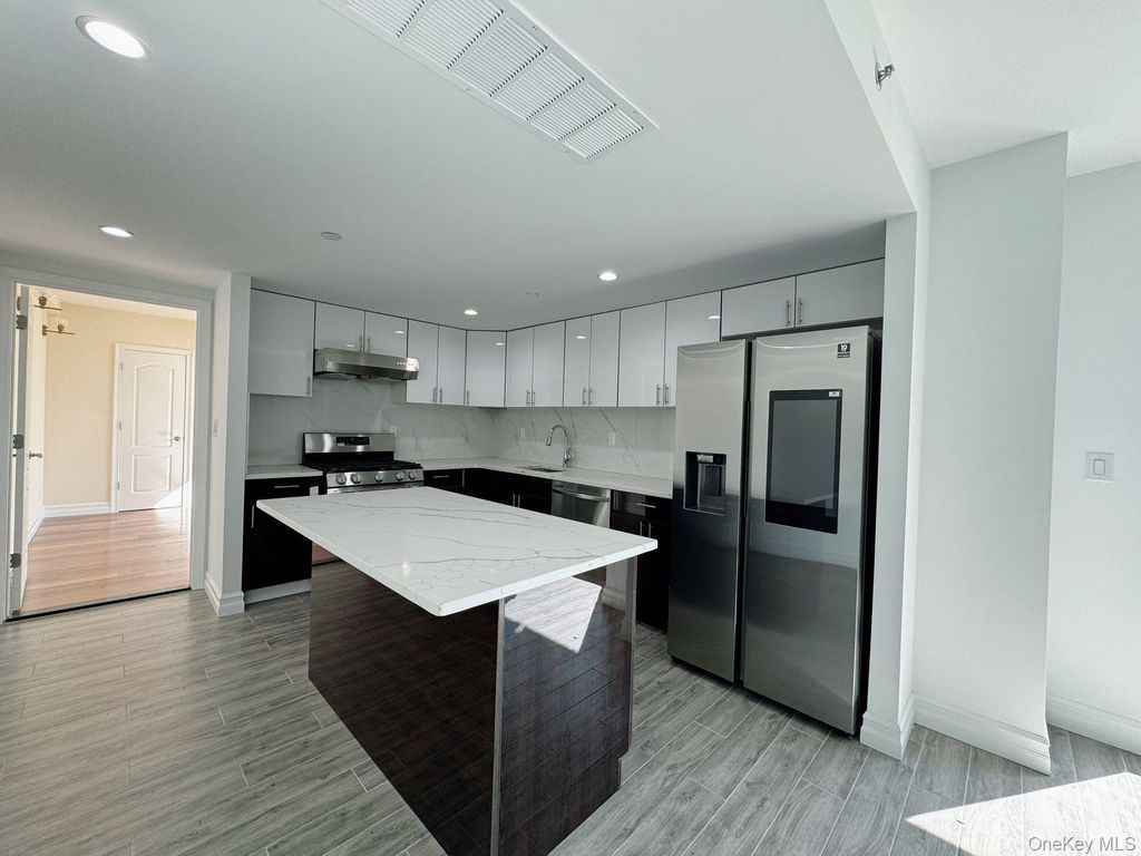 Photo of 65-18 Austin St St #8H, Rego Park, NY 11374 (MLS # 841130)