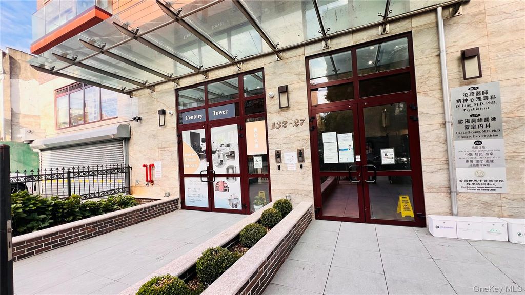 Photo of 13227 41st Road #5E, Flushing, NY 11355 (MLS # 922707)