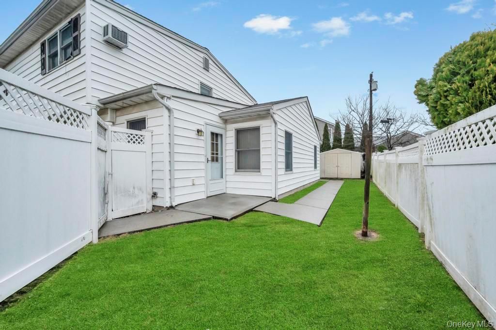 Photo of 33 Pond Lane, Levittown, NY 11756 (MLS # 970330)