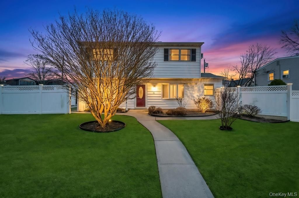 Photo of 33 Pond Lane, Levittown, NY 11756 (MLS # 970330)