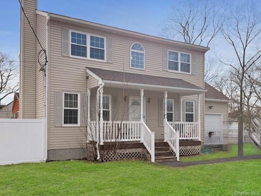 Photo of 116 Robinwood Drive, Shirley, NY 11967 (MLS # 954364)