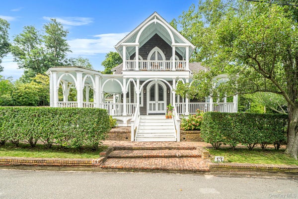 13 SPRING GARDEN AVE, SHELTER ISLAND HEIGHTS, NY 11965 - Image d162f34c0b10b5664aec0263bcd0e36c/1704371223