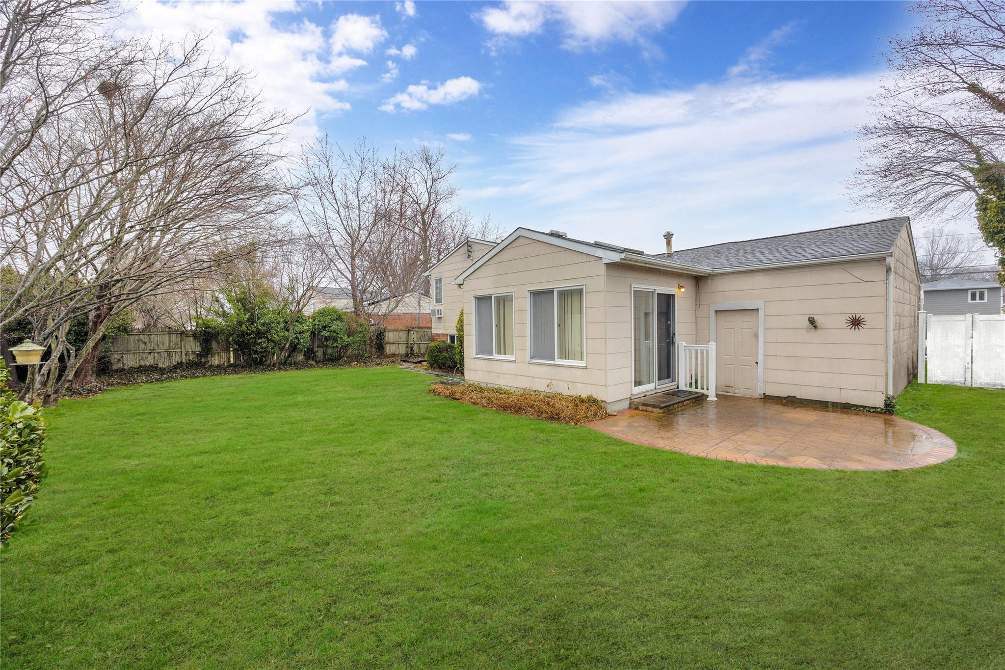 325 W 23rd Street, Deer Park, New York image 17