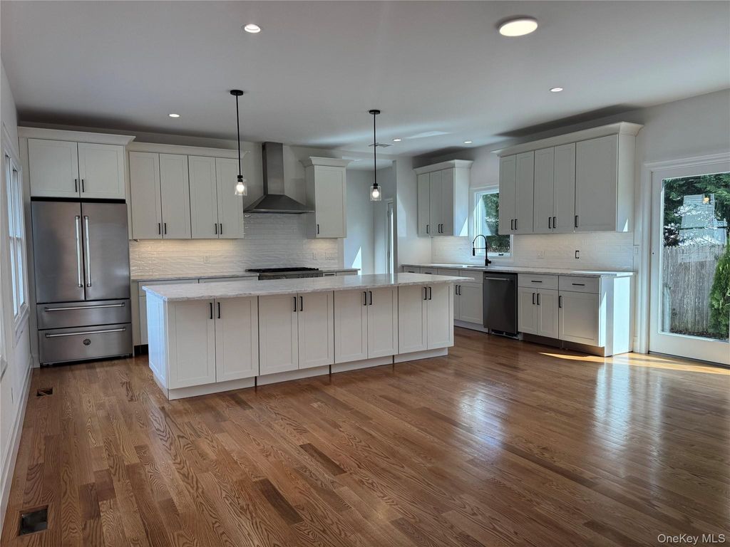 Photo of 11 First Street, Glenwood Landing, NY 11547 (MLS # 978440)