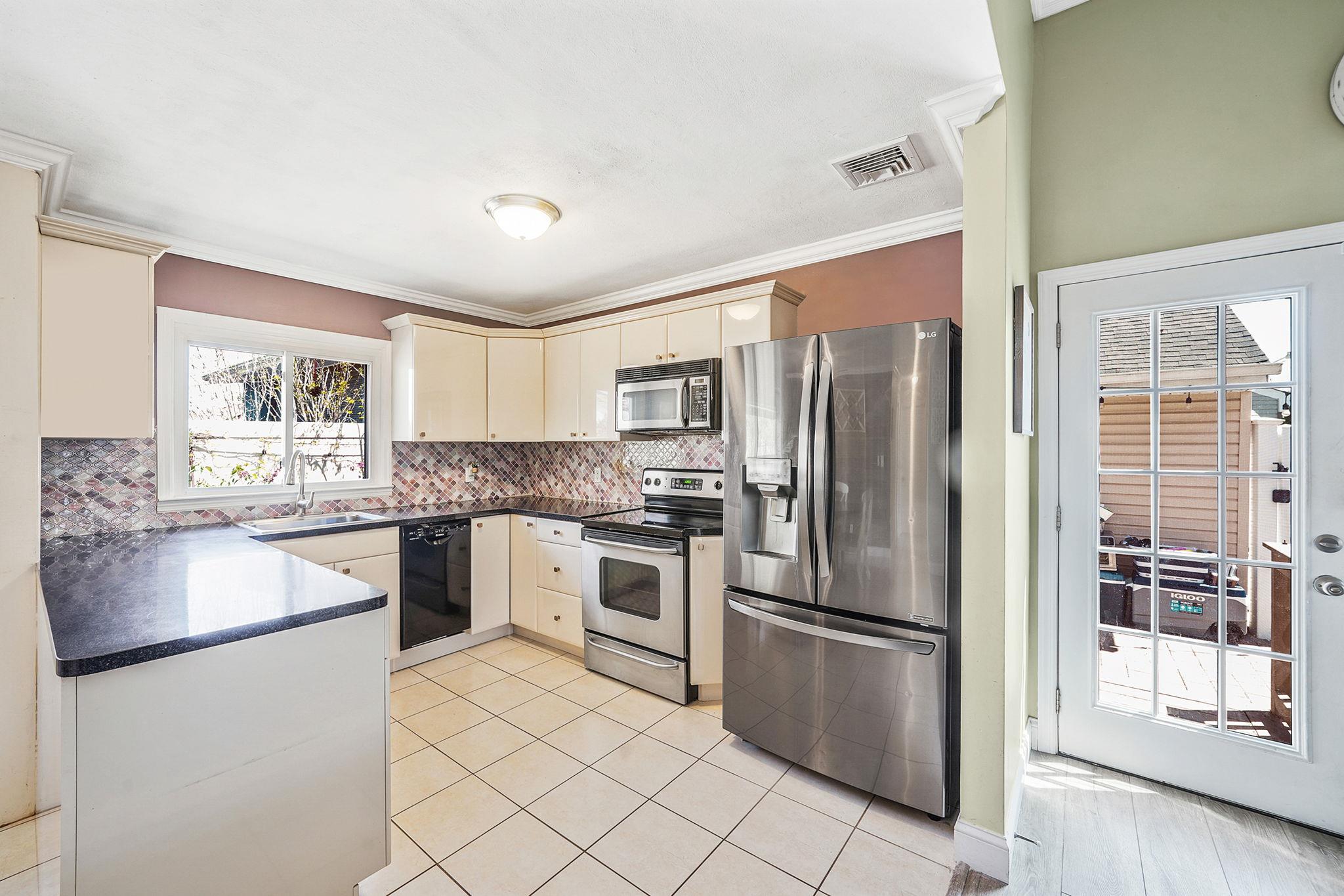 1 Elizabeth Drive, Bethpage, New York image 9