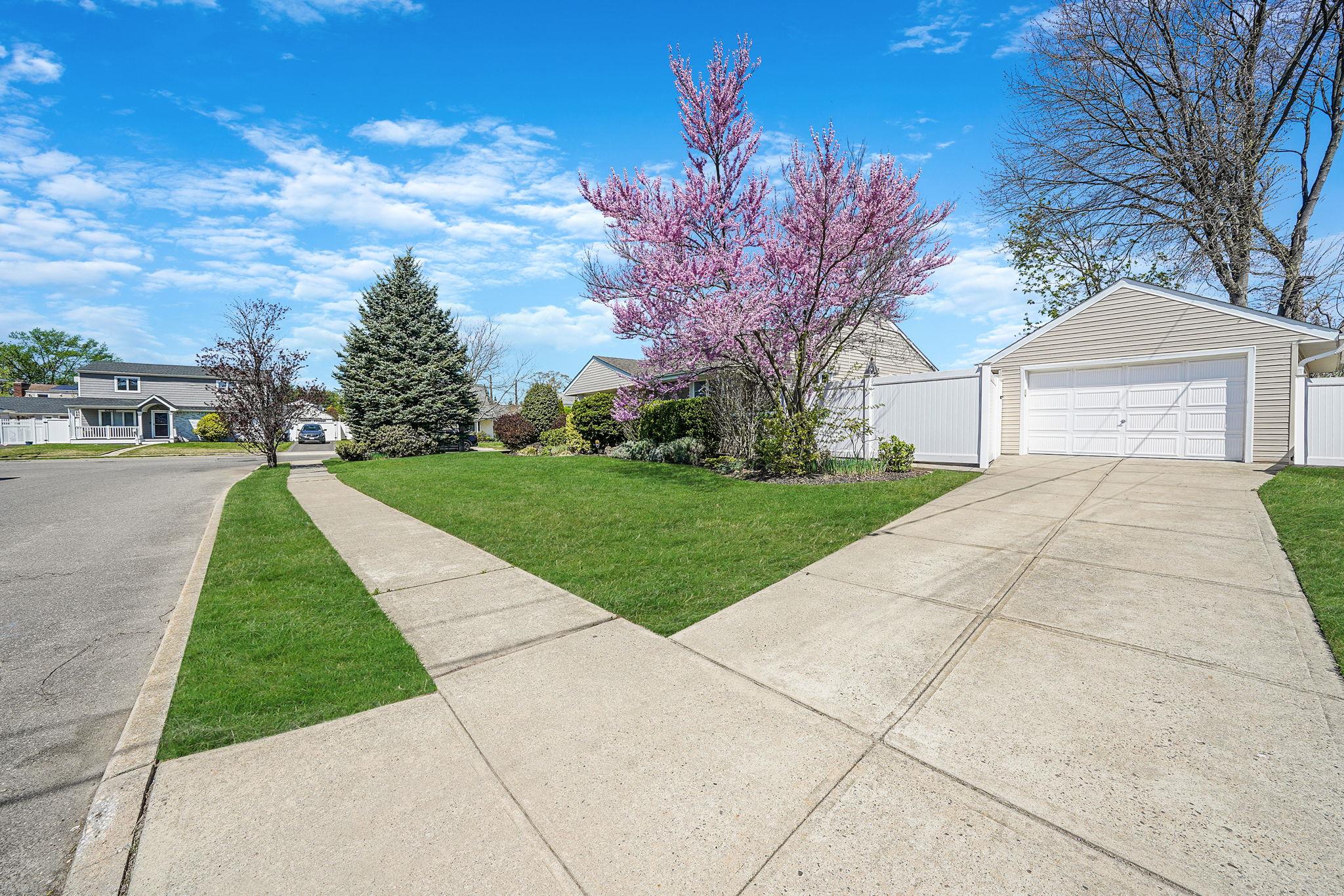 1 Elizabeth Drive, Bethpage, New York image 3