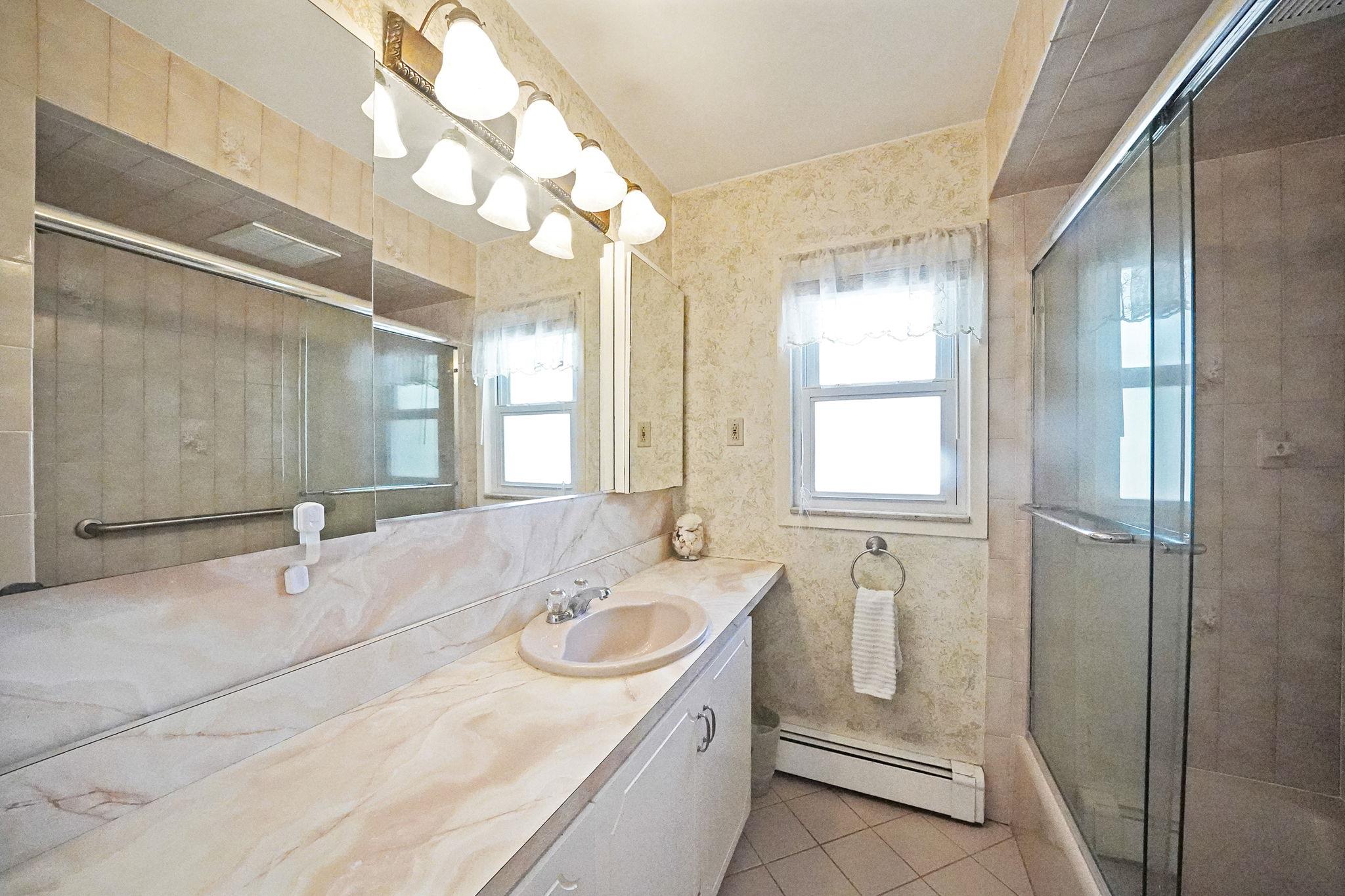 1 Elizabeth Drive, Bethpage, New York image 16