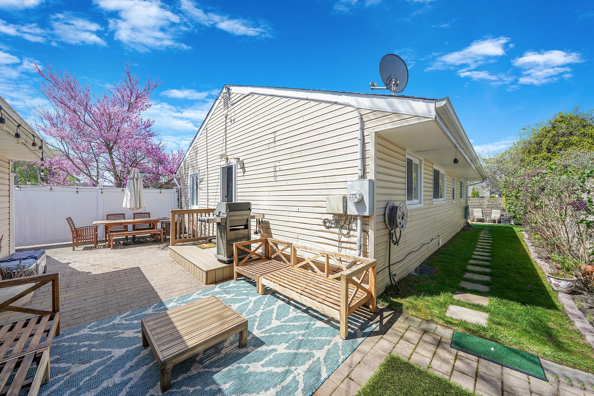 1 Elizabeth Drive, Bethpage, New York image 31