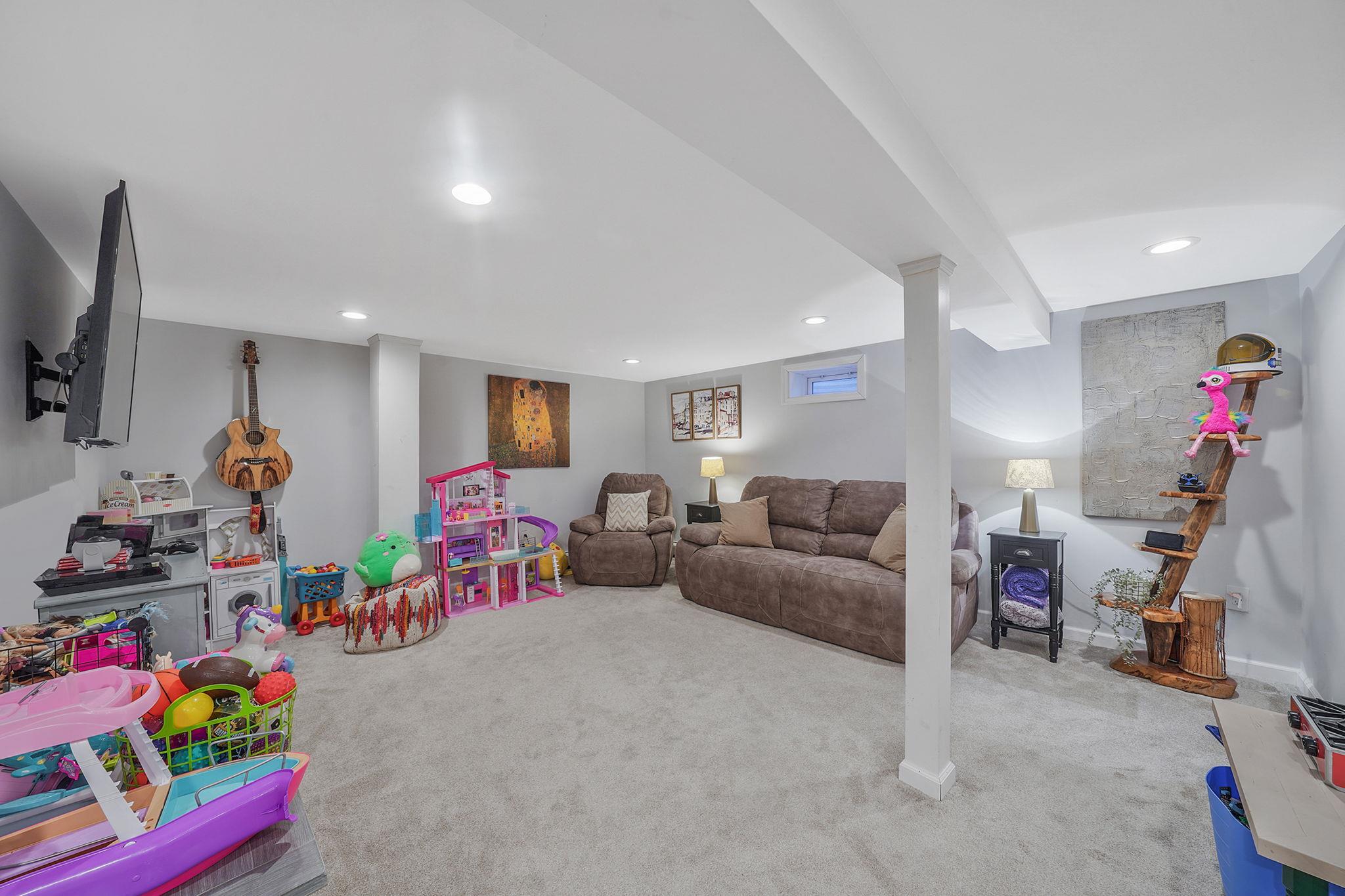 1 Elizabeth Drive, Bethpage, New York image 20