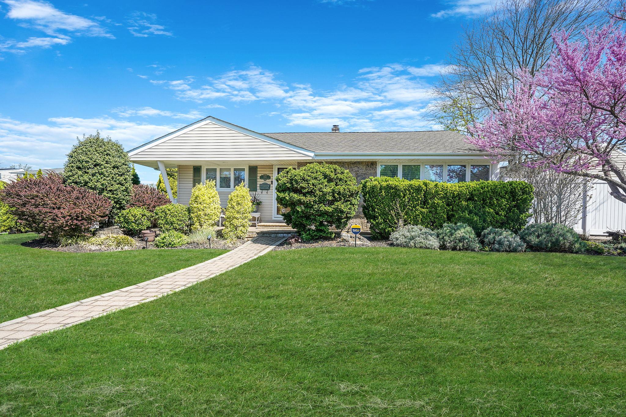 1 Elizabeth Drive, Bethpage, New York image 1