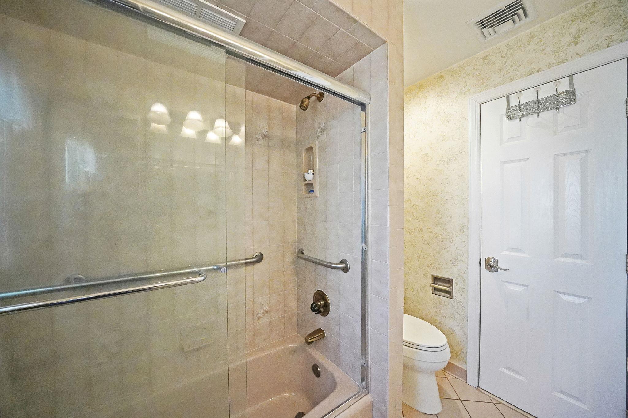 1 Elizabeth Drive, Bethpage, New York image 17