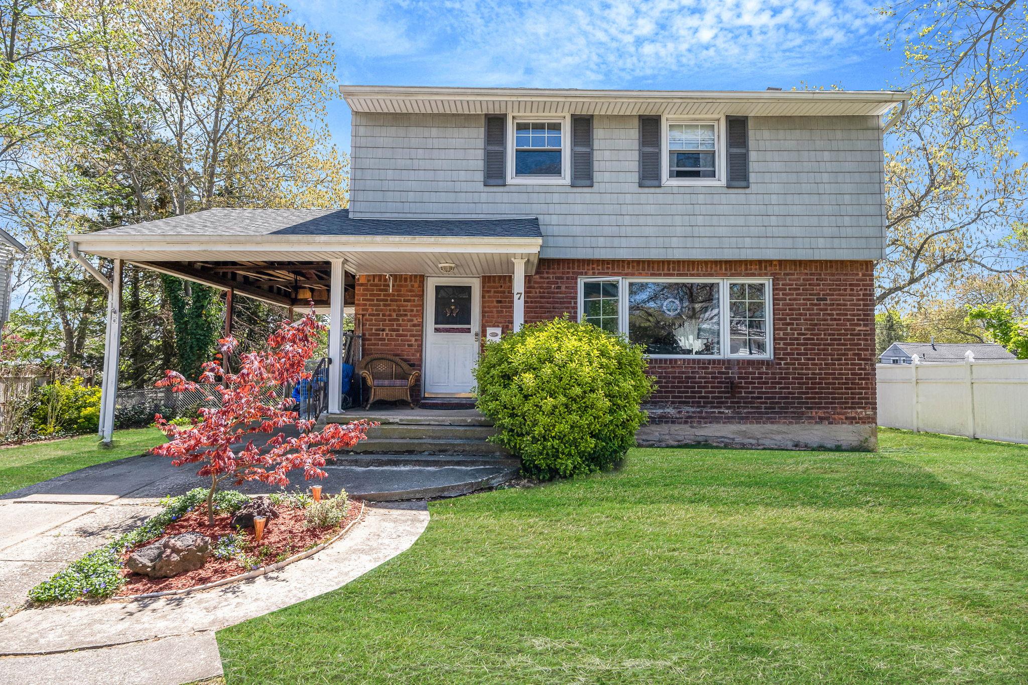 7 Hedge Lane, Centereach, New York image 1
