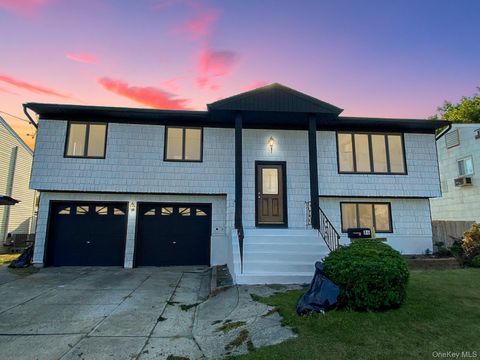 Photo of 86 Empire Boulevard, Island Park, NY 11558 (MLS # 909812)