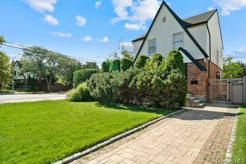 Photo of 169-56 24 Ave Ave, Whitestone, NY 11357 (MLS # 1029407)