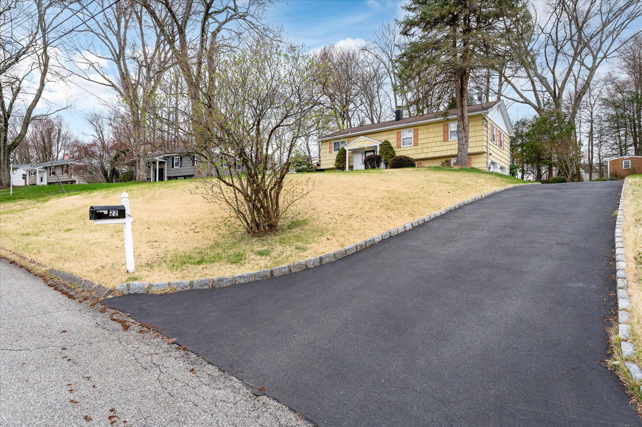 22 Hood Place, Cortlandt Manor, New York image 2
