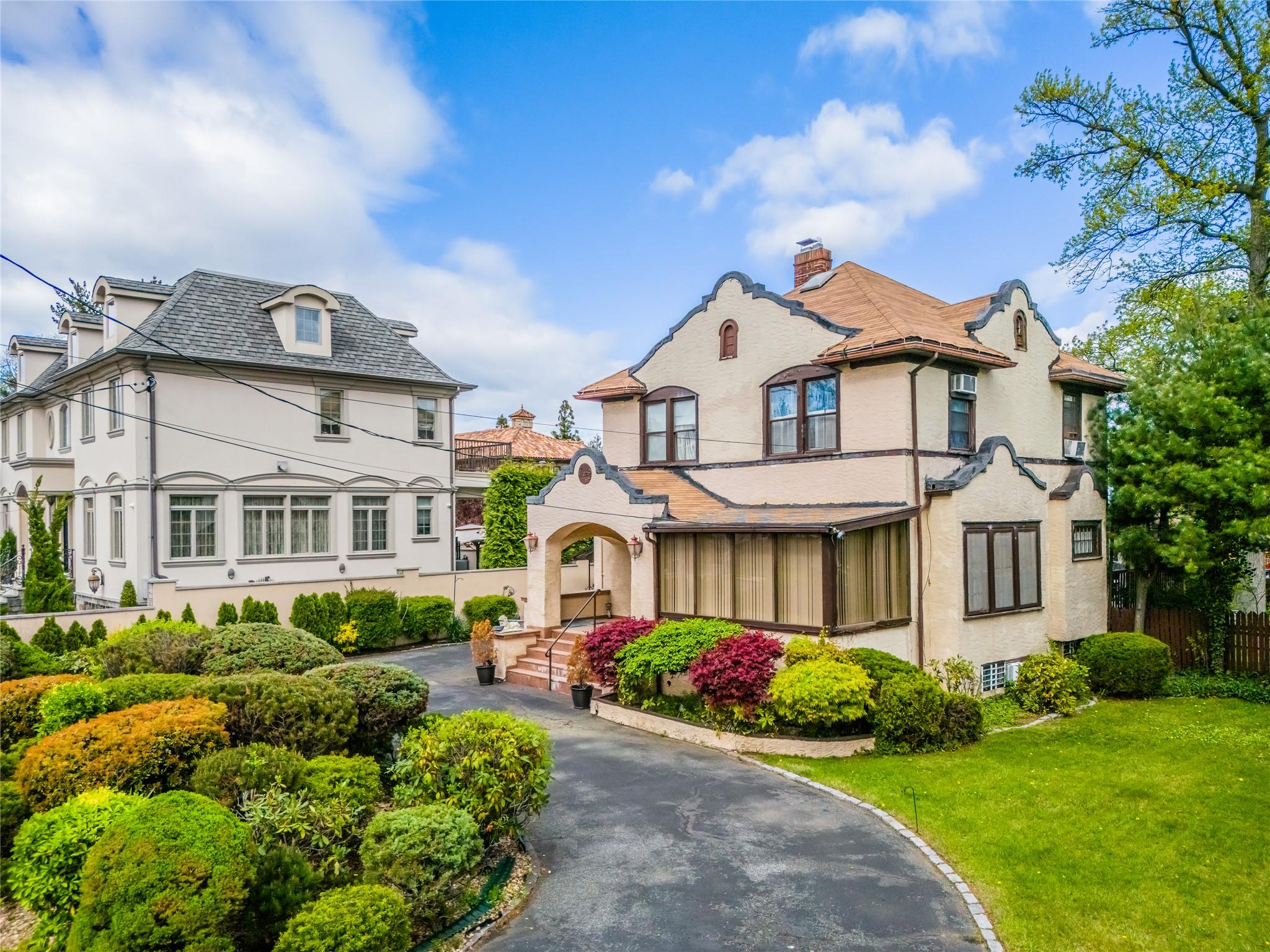 Property for Sale at 161 Street, Beechhurst, Queens, NY - Bedrooms: 4 
Bathrooms: 4 
Rooms: 6  - $2,399,000
