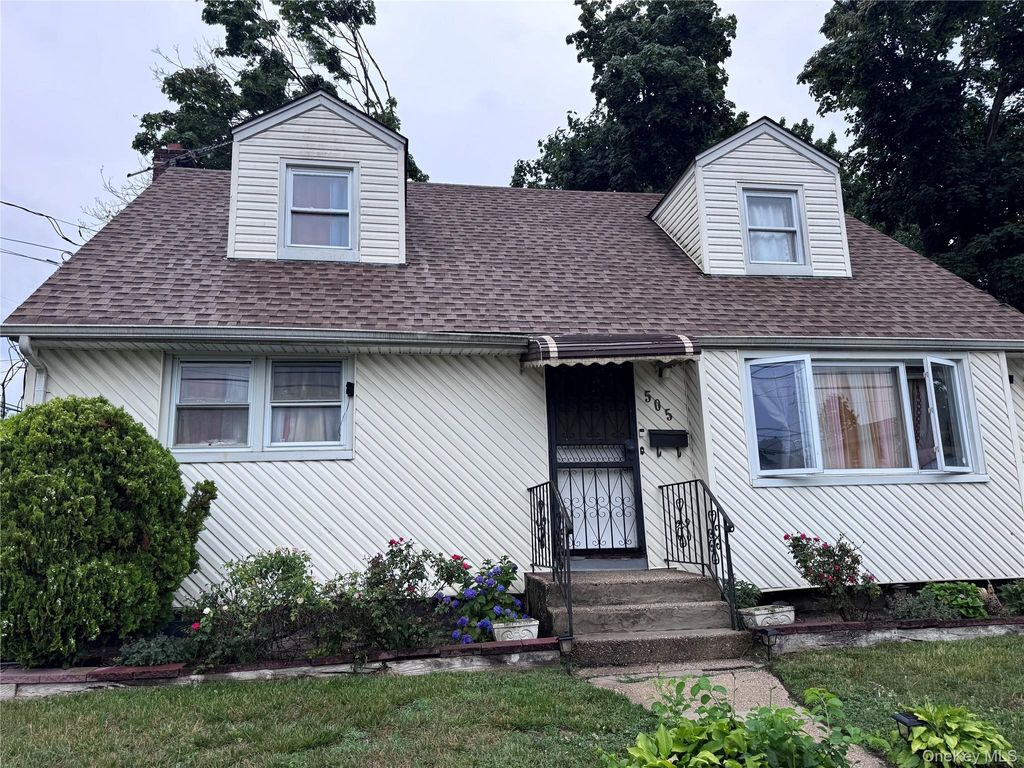 Photo of 505 Emerson Street, Uniondale, NY 11553 (MLS # 1019315)