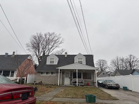 Homes For Sale - 2 Quay Court<br/> East Rockaway, NY 11518