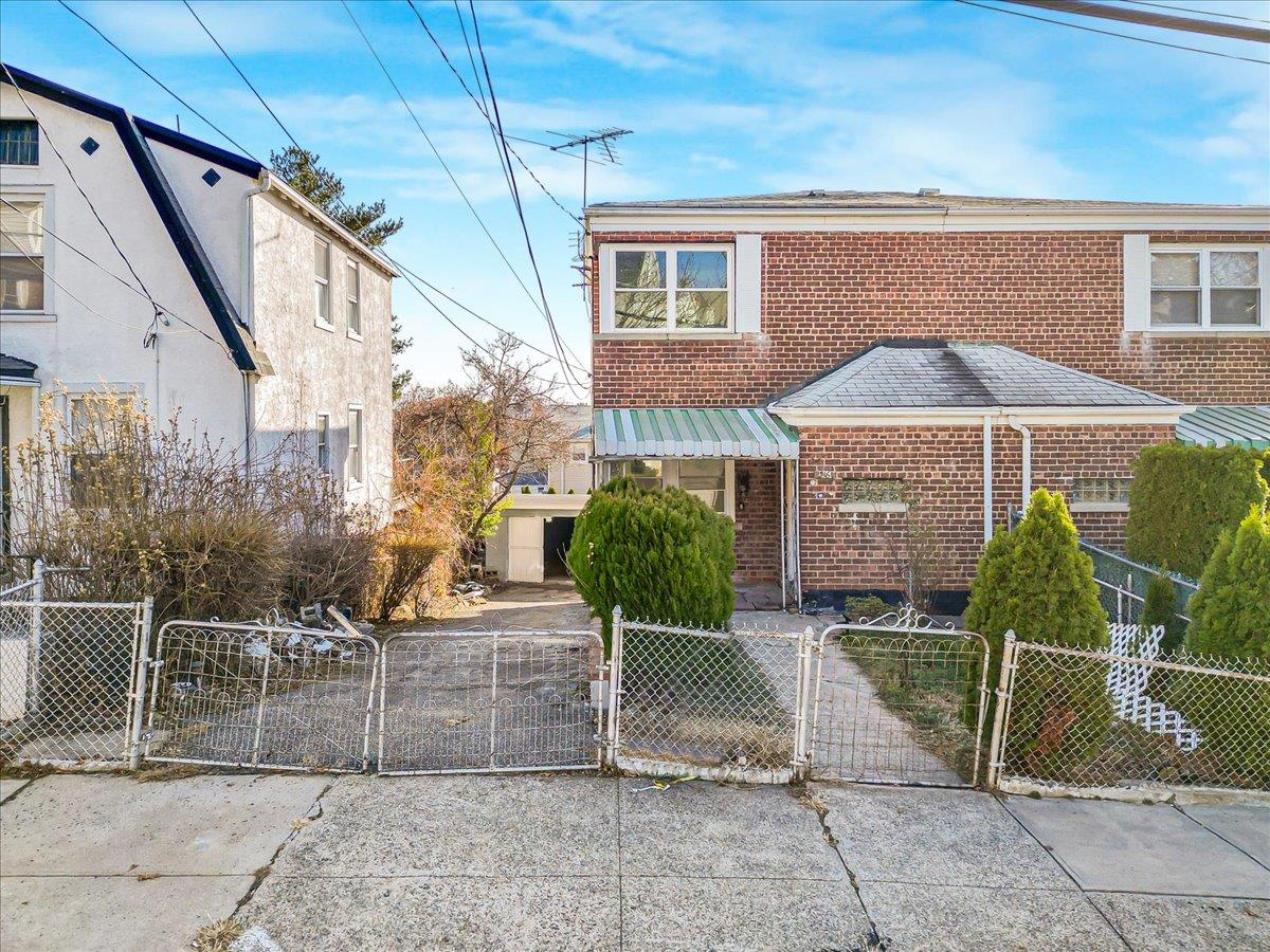 First Street, Yonkers, New York - 3 Bedrooms  
3 Bathrooms - 