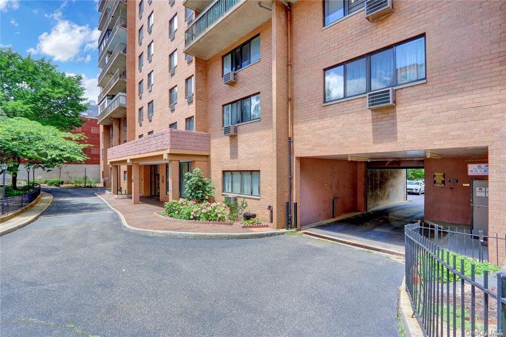 Property for Sale at 37th Avenue 4F, Flushing, Queens, NY - Bedrooms: 2 
Bathrooms: 2 
Rooms: 6  - $890,000