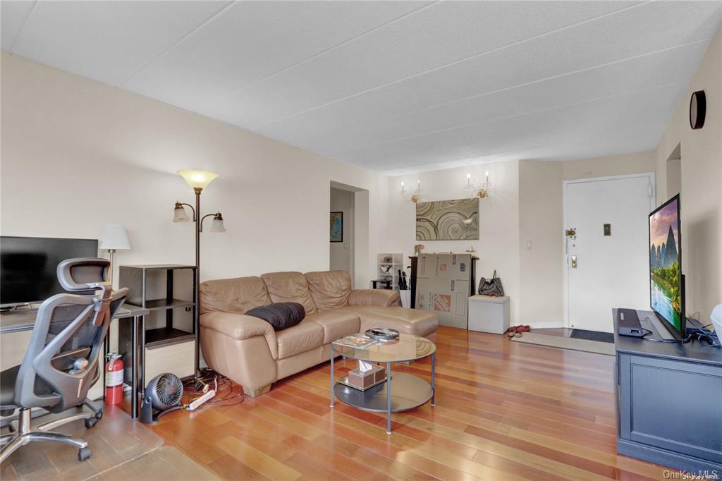 136-75 37th Avenue #4F, Flushing, New York image 4