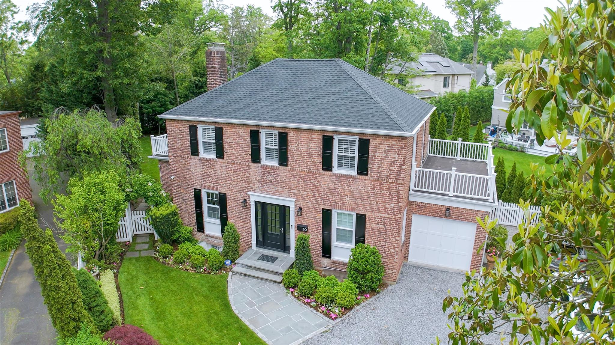 30 Johnstone Rd, Great Neck, New York image 1