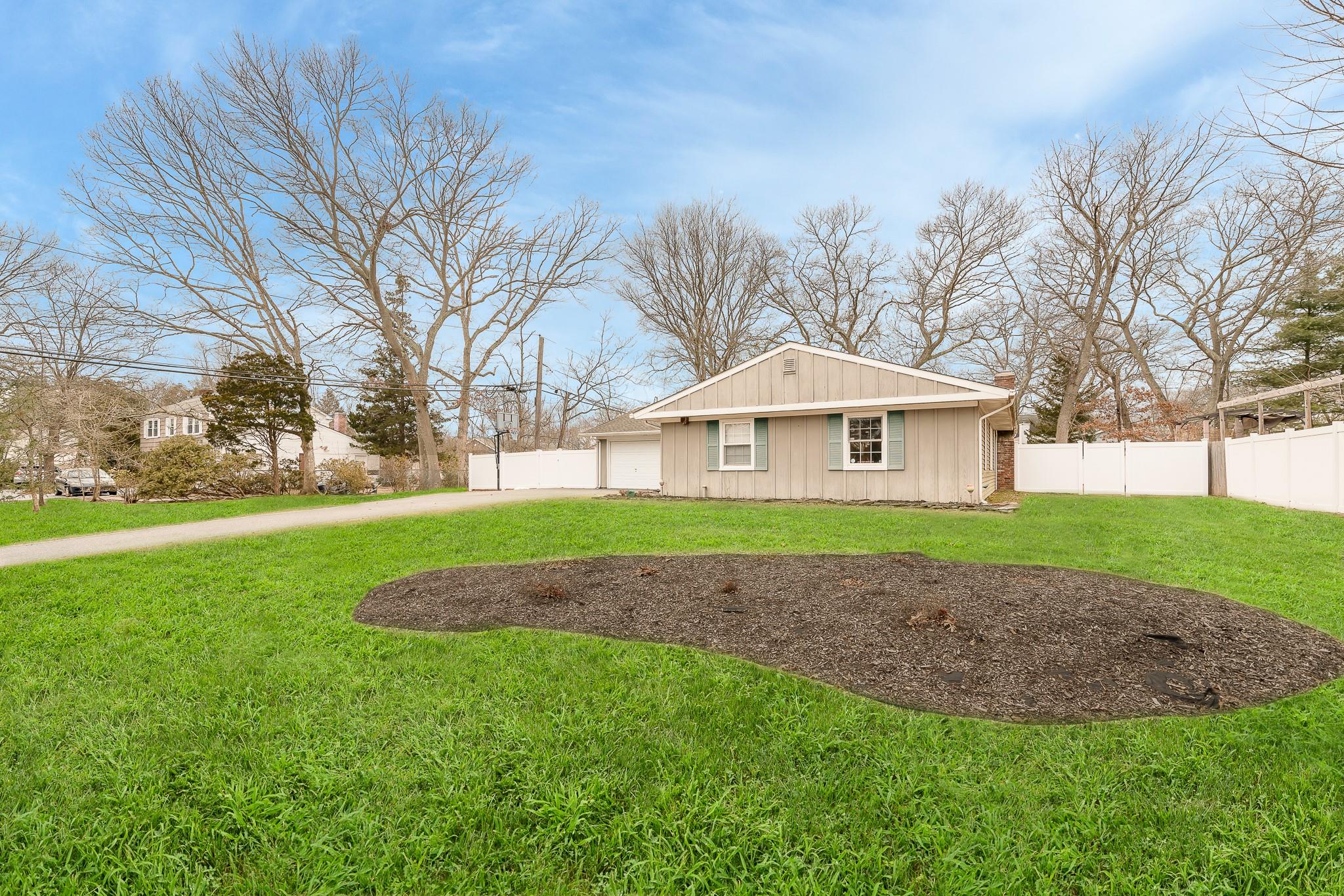 4 Pennaquid Road, Coram, New York image 3