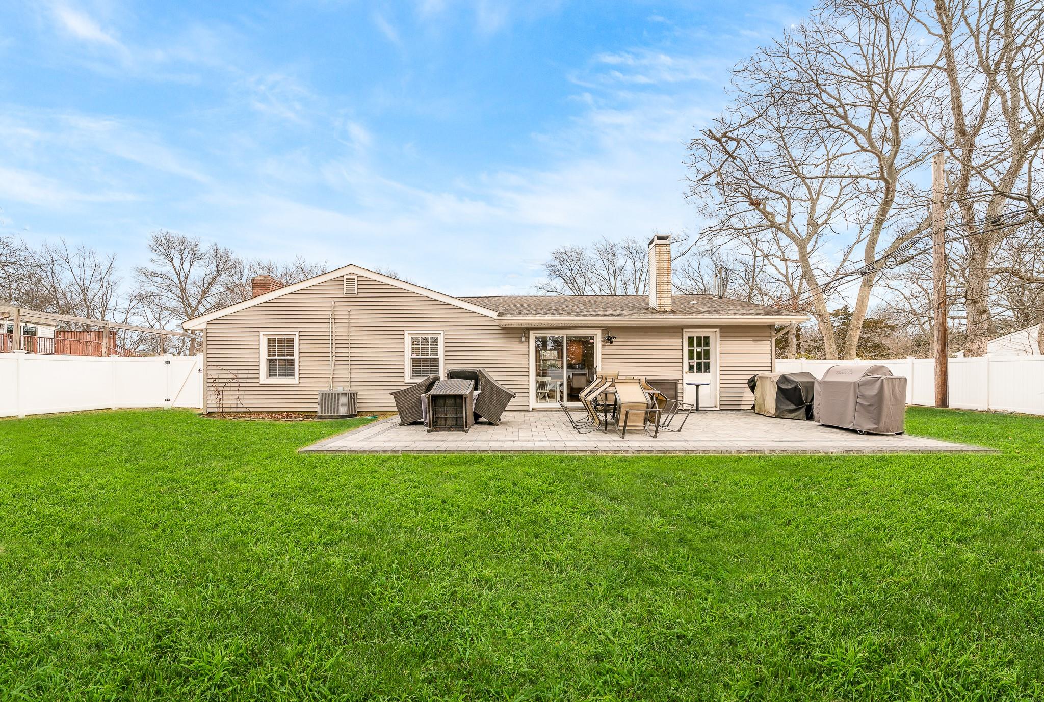 4 Pennaquid Road, Coram, New York image 6