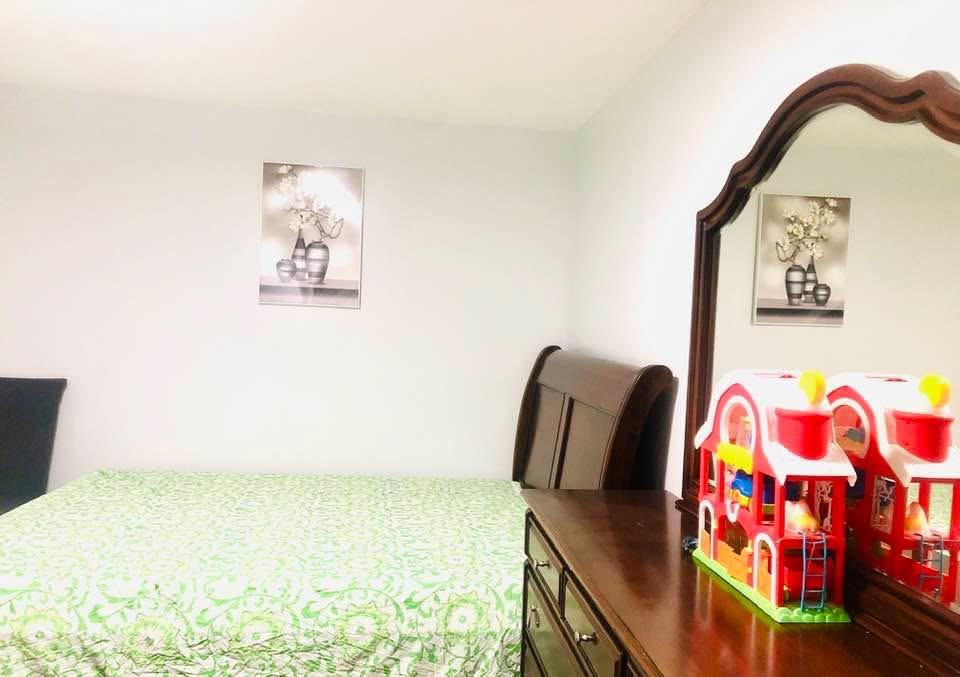 Polhemus Avenue Duplex, Jamaica, Queens, NY - 2 Bedrooms  
1 Bathrooms  
5 Rooms - 