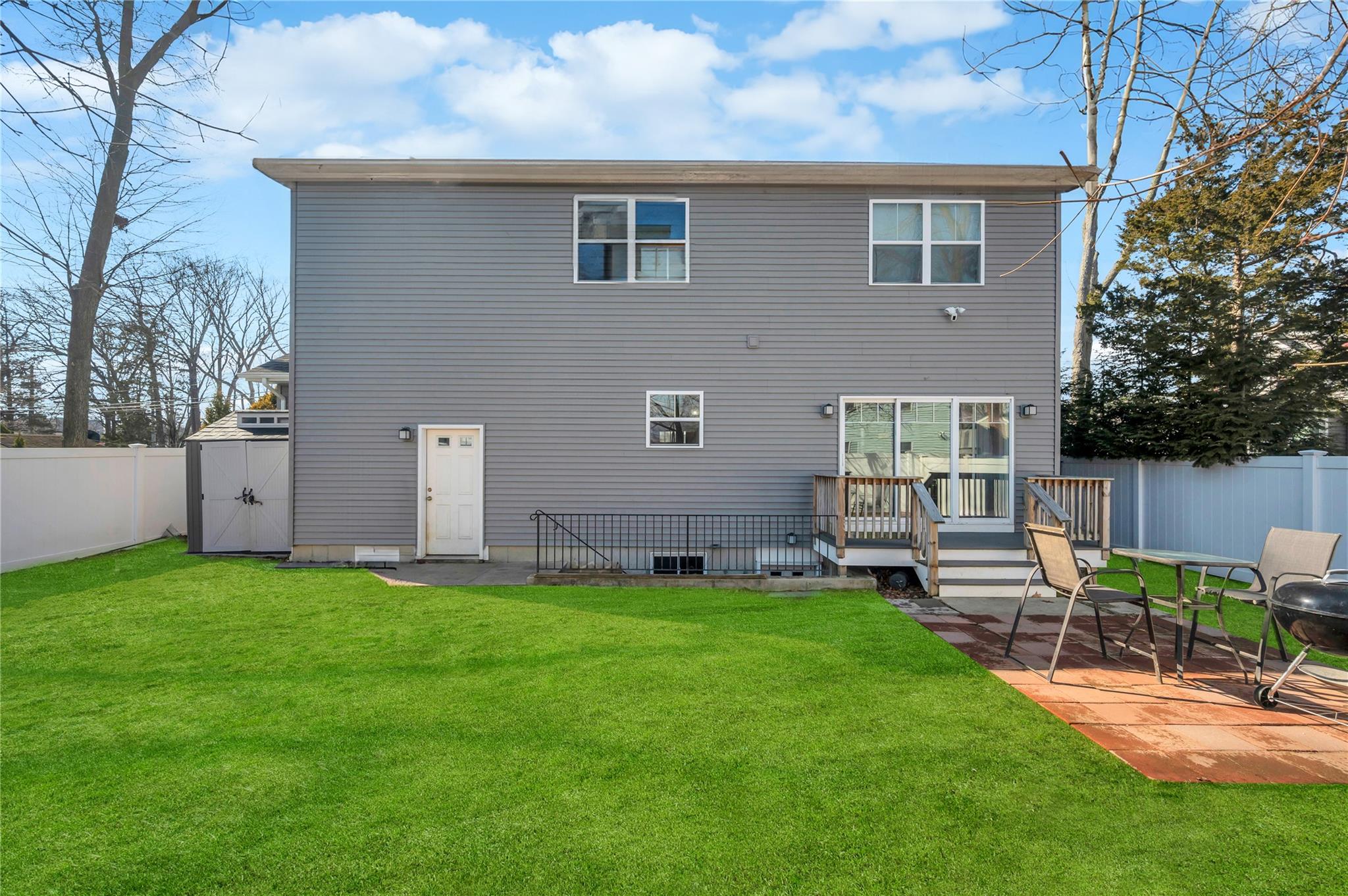14 Cambridge Avenue, Melville, New York image 3