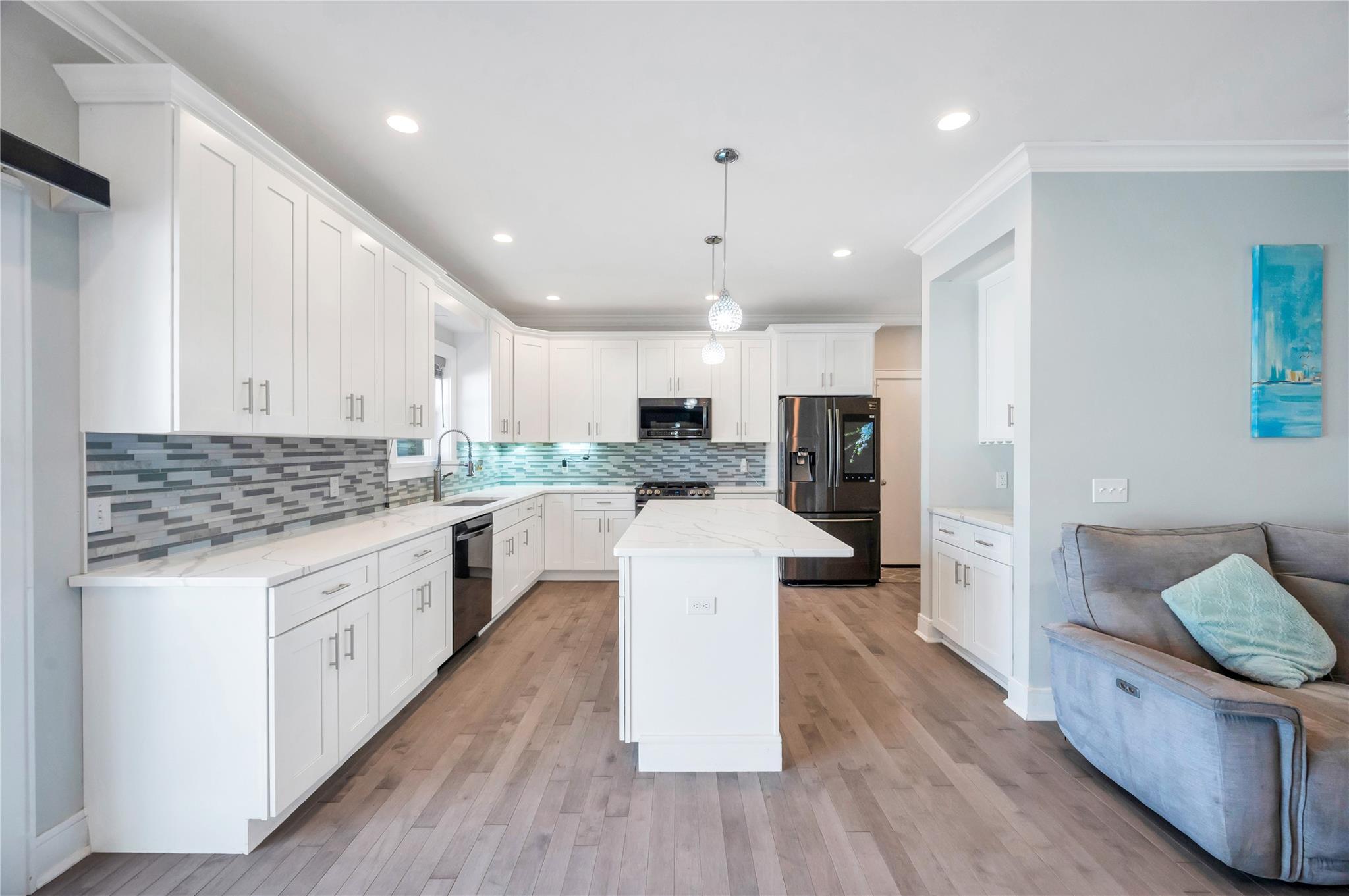 14 Cambridge Avenue, Melville, New York image 9