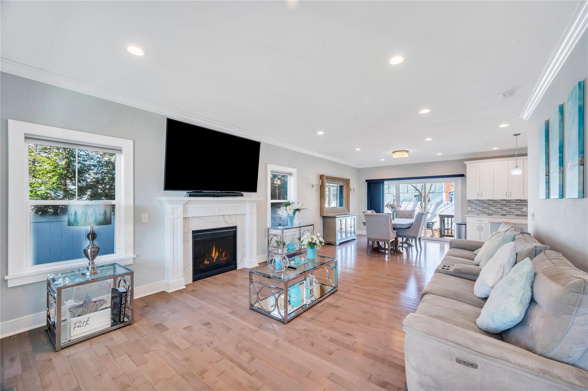 14 Cambridge Avenue, Melville, New York image 5