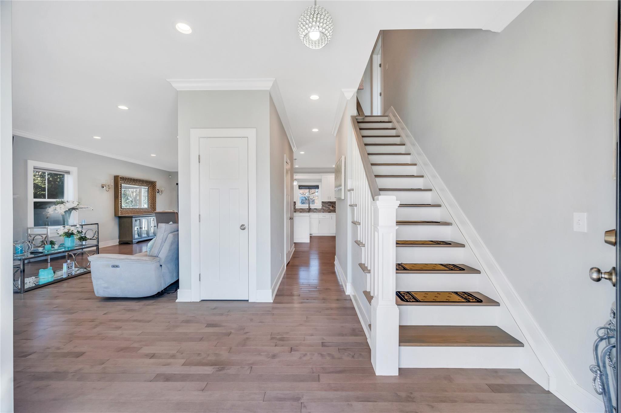 14 Cambridge Avenue, Melville, New York image 4