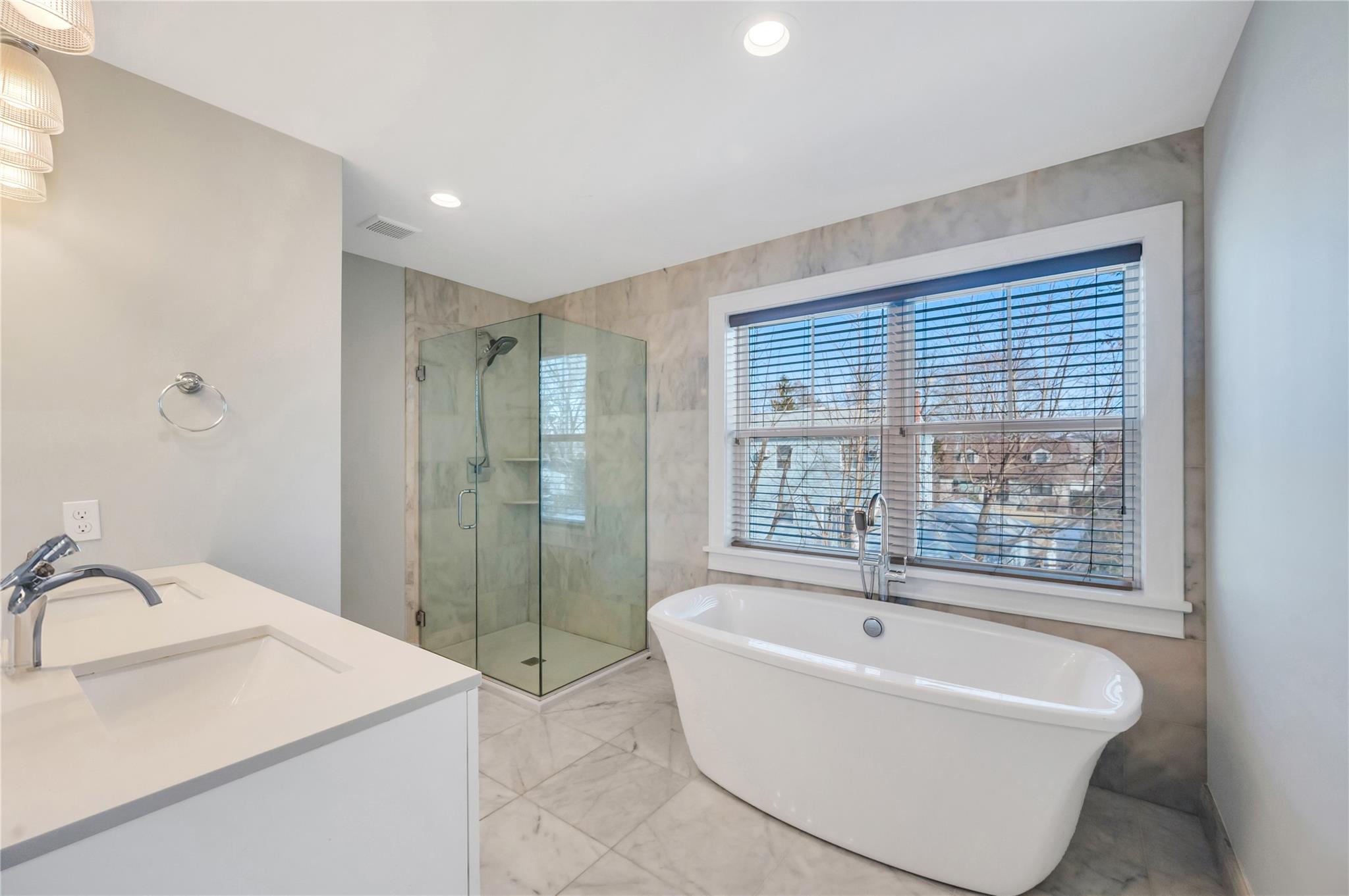 14 Cambridge Avenue, Melville, New York image 13