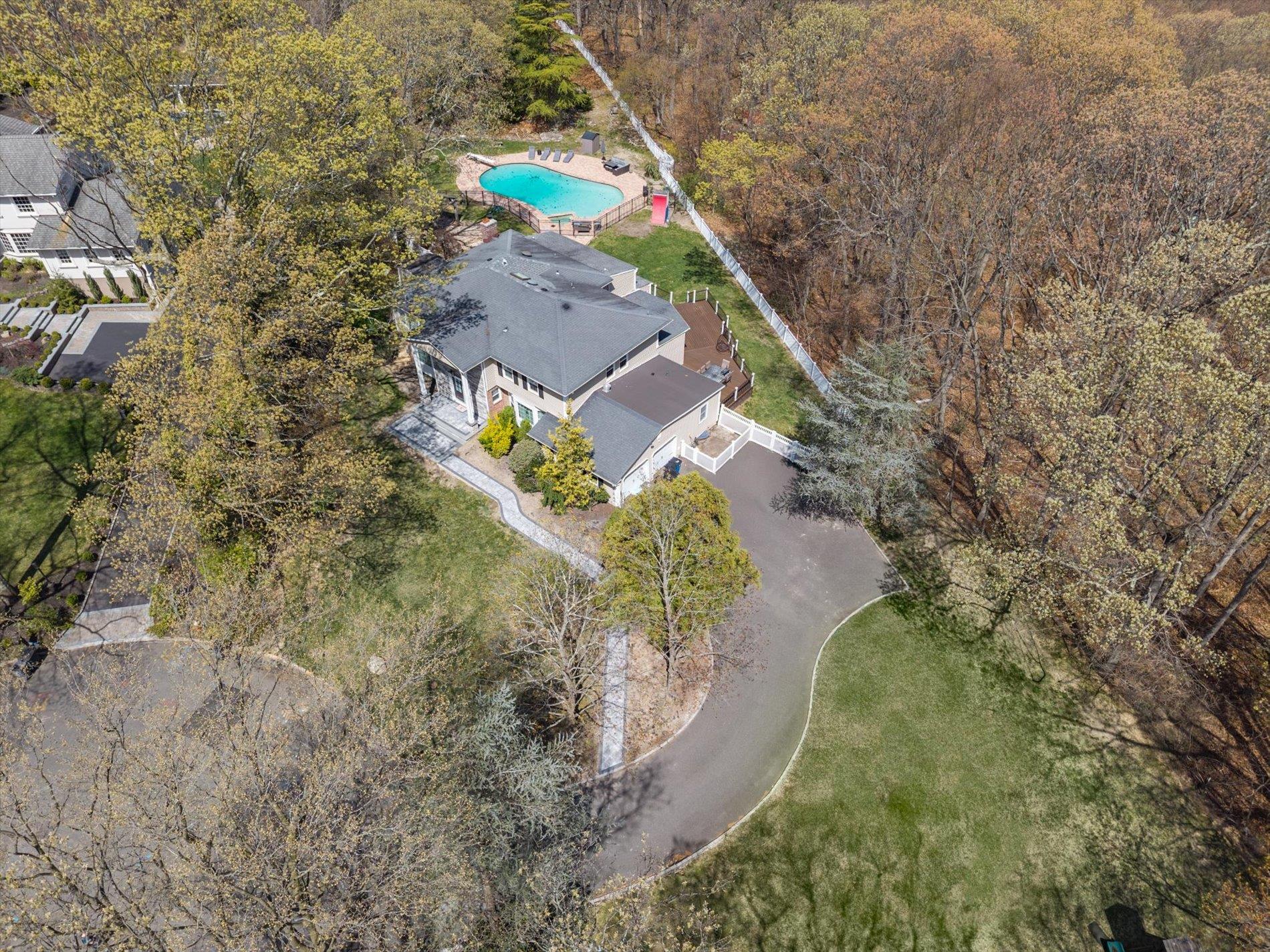 10 Stony Run Court, Dix Hills, New York image 32