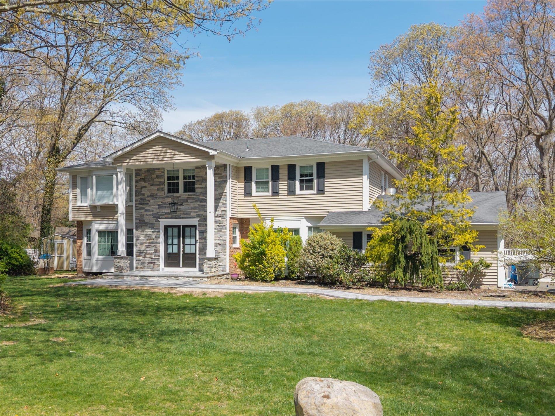 10 Stony Run Court, Dix Hills, New York image 1