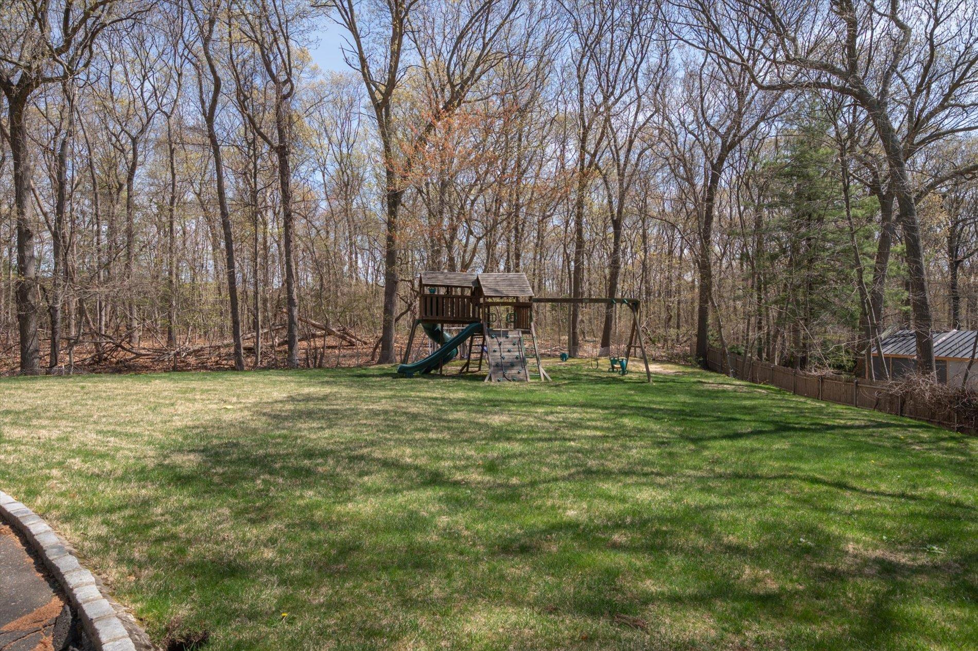 10 Stony Run Court, Dix Hills, New York image 31