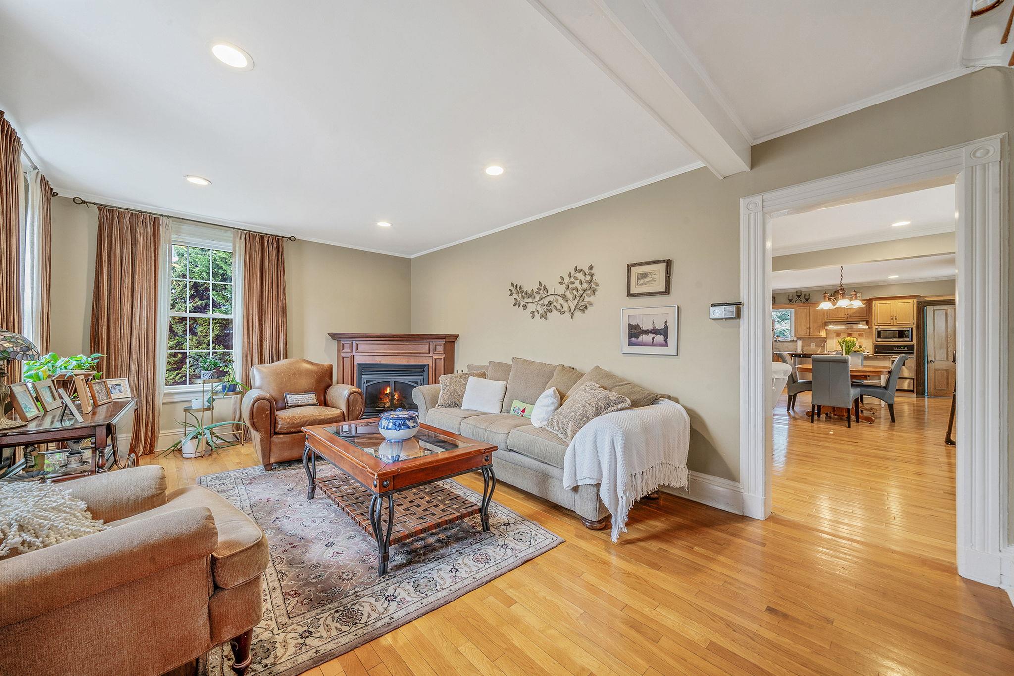 83 Carman Avenue, Woodmere, New York image 5